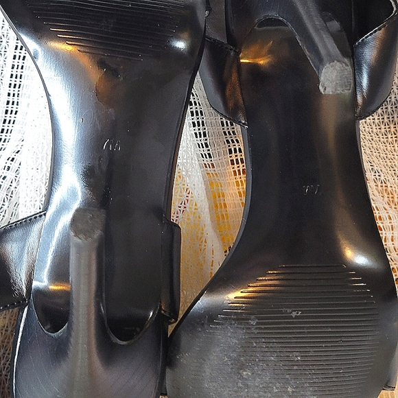 OPEN TOE STILLETO STYLE STRAP HEELS BY GUESS EXCELLENT CONDITION - Picture 10 of 11